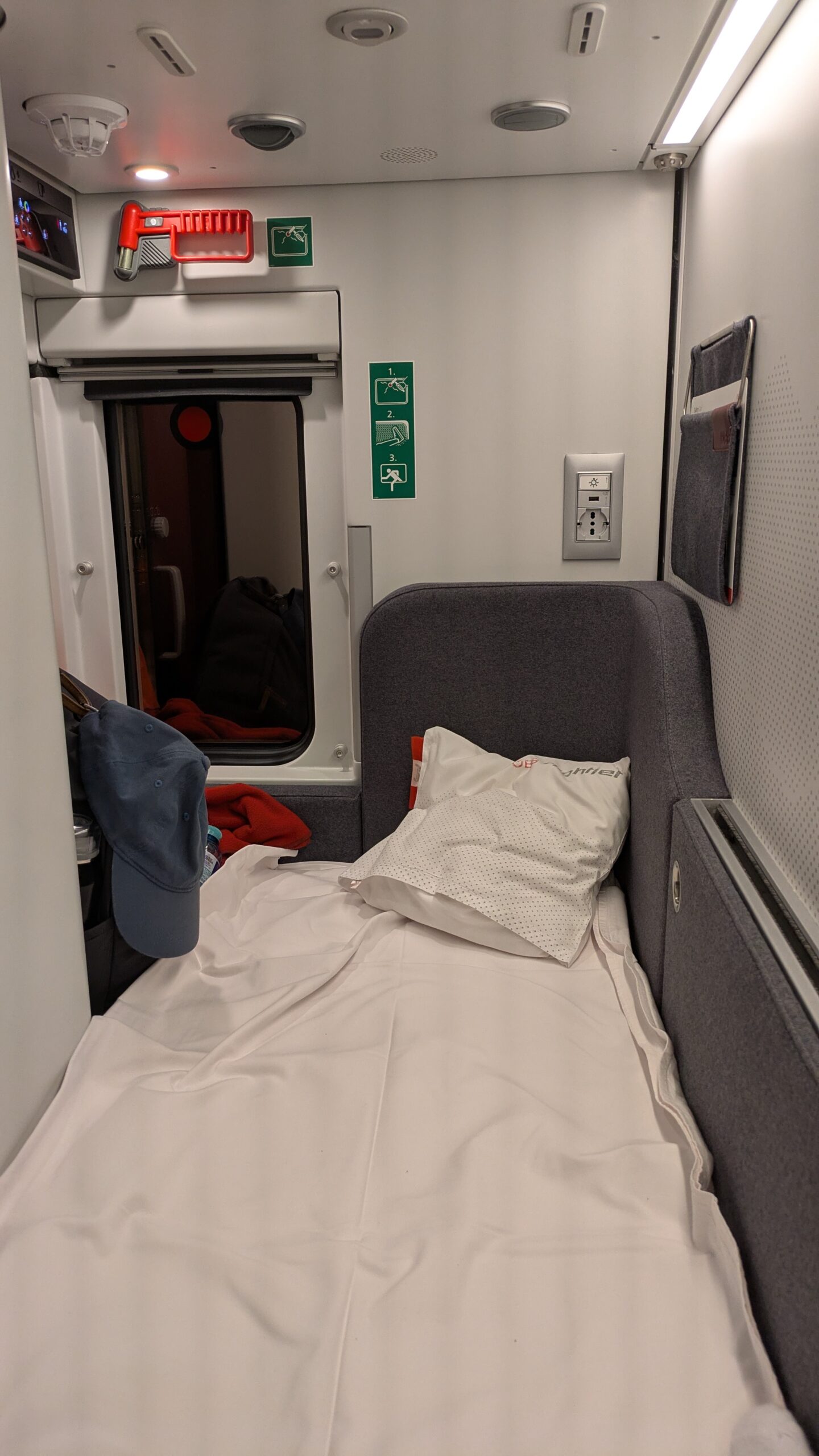 PXL_20250406_201043449.RAW-01.COVER