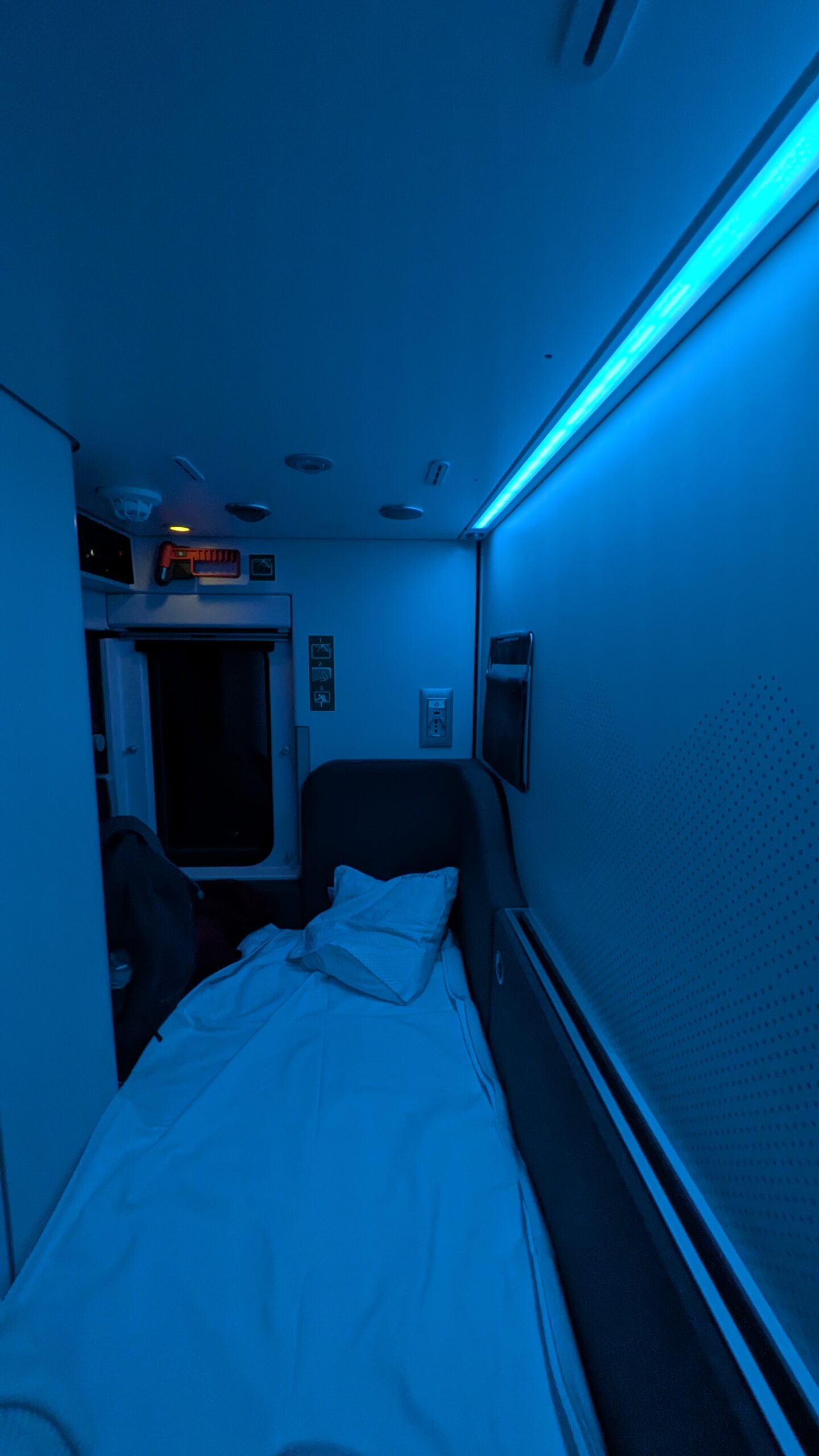 PXL_20250406_202559801.RAW-01.COVER